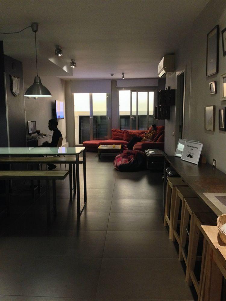 Don Moustache Boutique Hostel Barcelona Exteriör bild