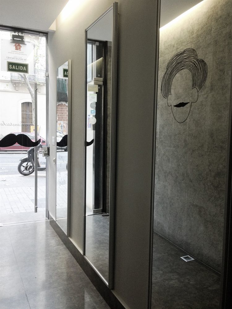 Don Moustache Boutique Hostel Barcelona Exteriör bild