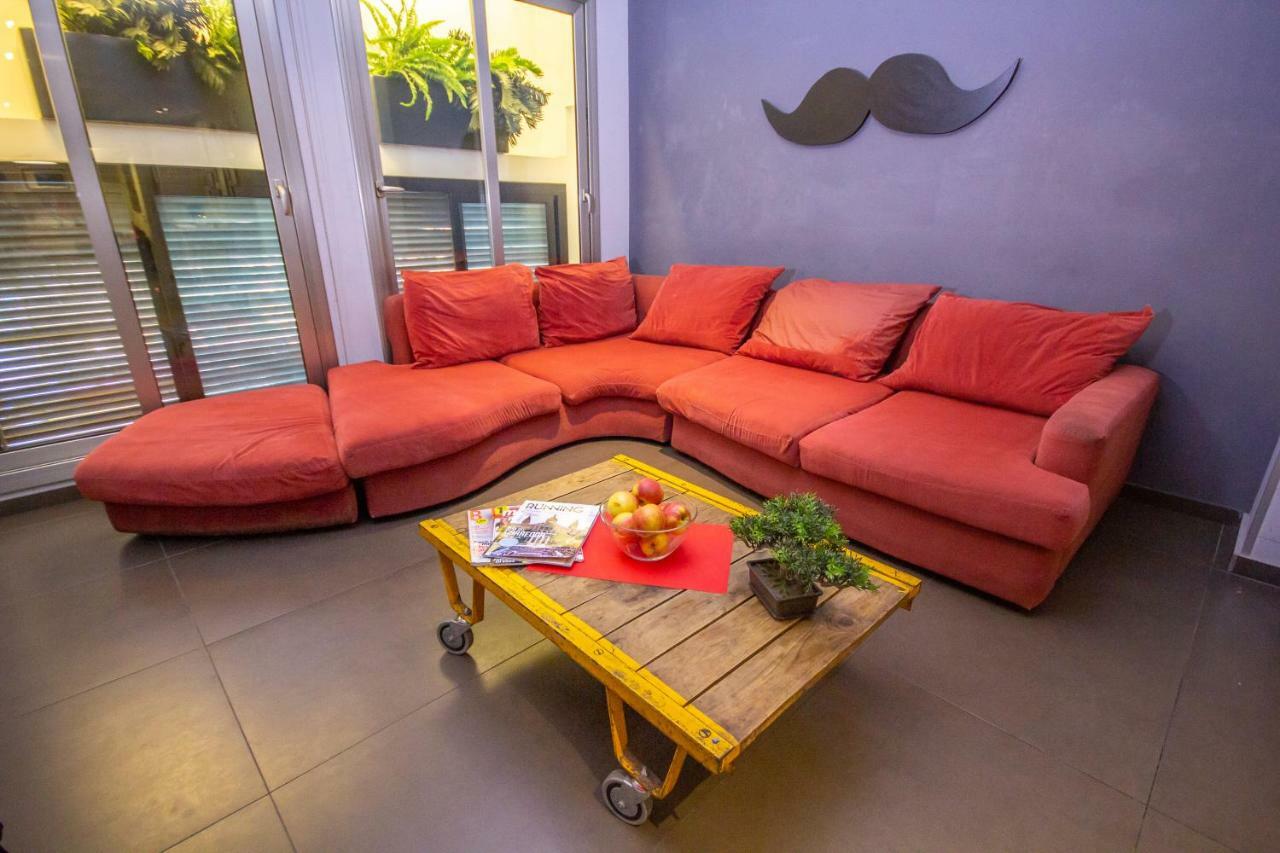 Don Moustache Boutique Hostel Barcelona Exteriör bild