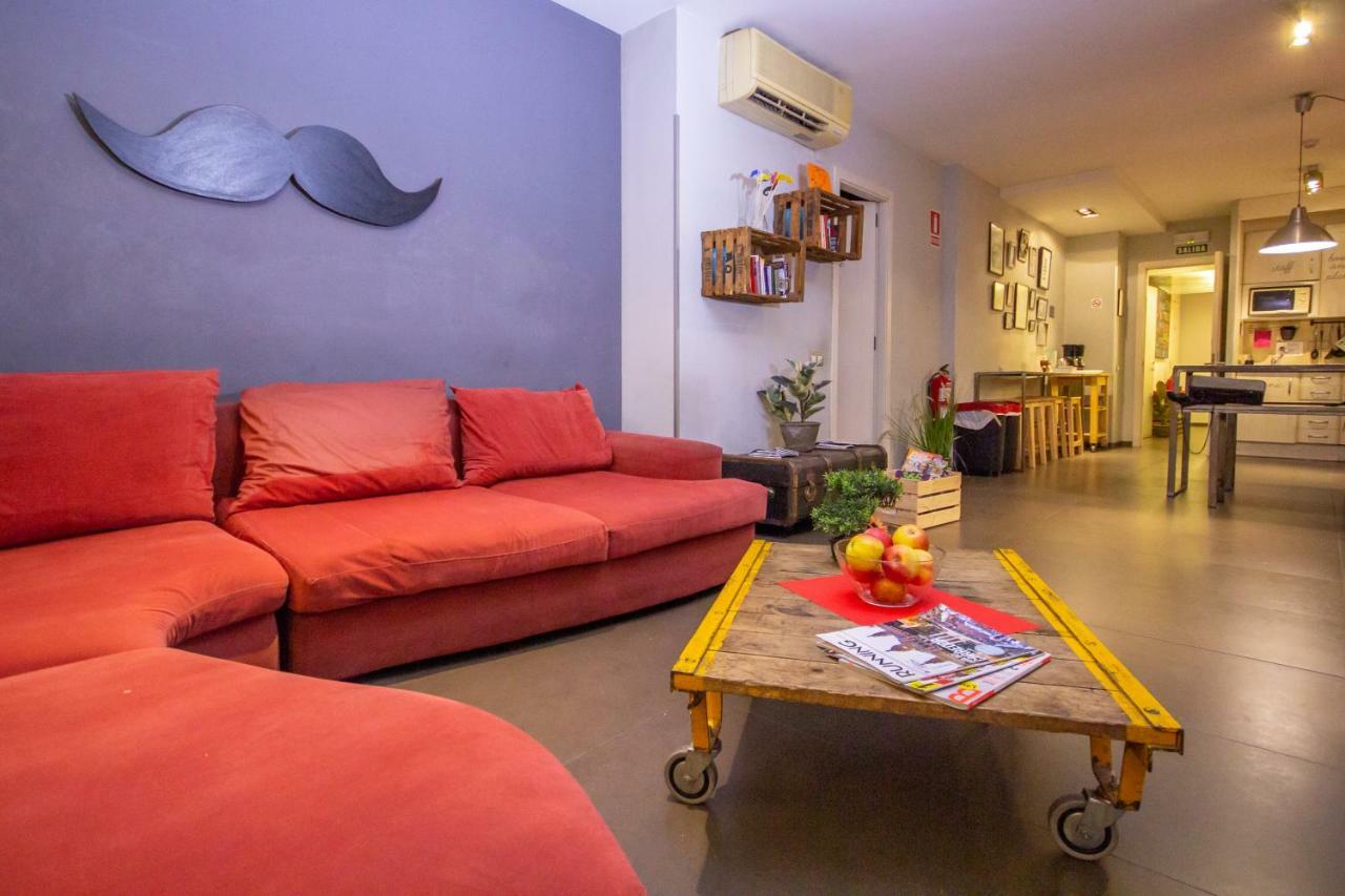 Don Moustache Boutique Hostel Barcelona Exteriör bild