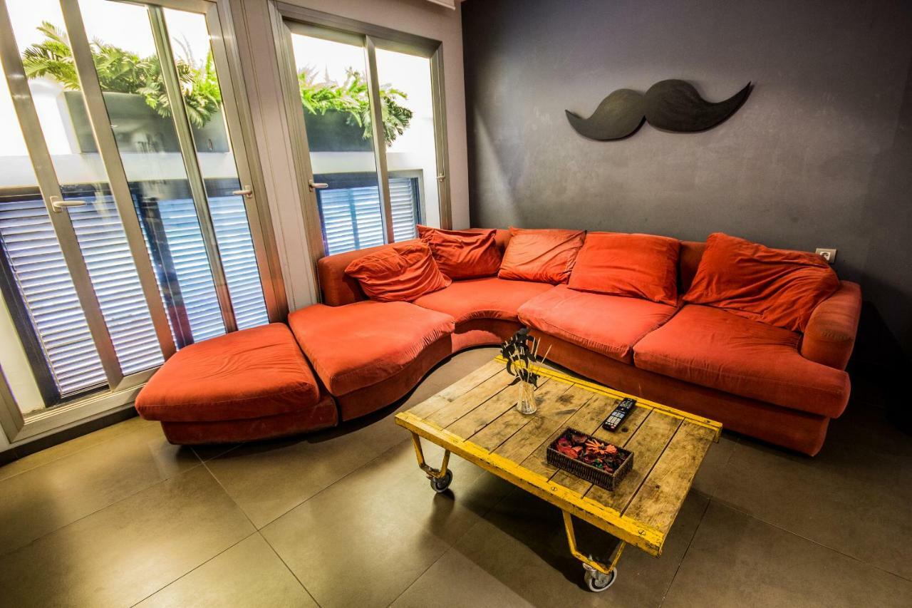 Don Moustache Boutique Hostel Barcelona Exteriör bild